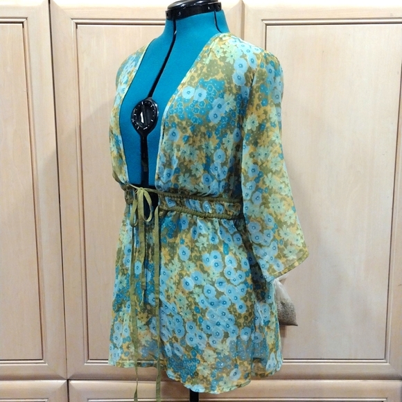 🔥Vintage TORRID Sheer Tie Front Fairy Top With Sparkle - Picture 3 of 7